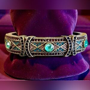 Heidi Daus Turquoise and Gold Swarovski Crystal Bracelet. NWOT